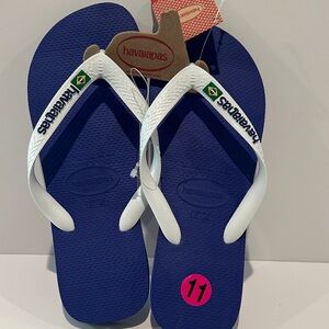NWT Havana’s Blue & White Flip Flops. Size 11. Made in Brazil. Unisex beachwear.